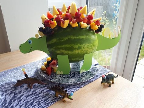 Dinosaur Birthday Party Ideas Decoration, T Rex Ranch Birthday, Dinosaur One Year Birthday, Dinosaur Fruit, Fruit Kebab, Dinosaur Birthday Party Food, Yummy Cake Recipes, Dino Birthday Cake, Cake Presentation