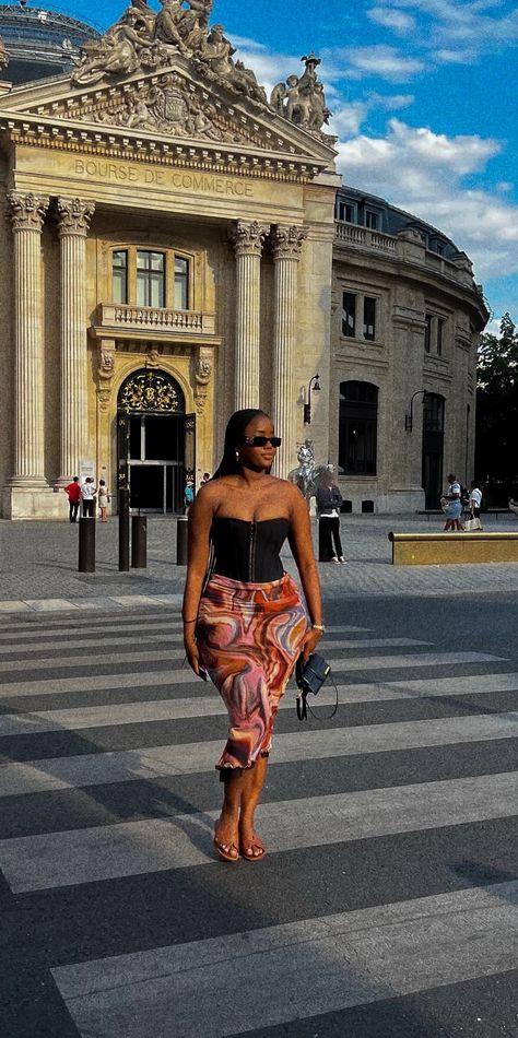 Corset top with maxi skirt outfit inspo for black women Corset Top And Skirt Outfit Black Women, Satin Skirt And Corset Top, Corset And Silk Skirt, Lunch Outfits Black Women, Maxi Skirt And Corset Outfit, Corset And Skirt Outfit Black Women, Lunch Date Outfit Black Women, Italy Attire, Black Women Brunch