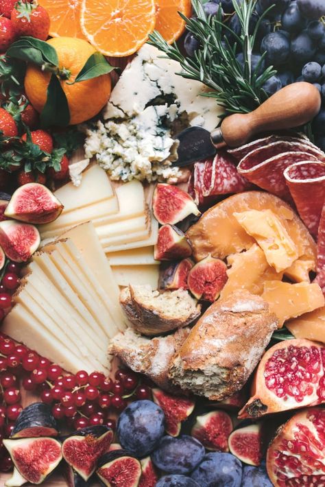 Charcuterie Plate, Festive Appetizers, New Year's Eve Celebrations, Festive Cocktails, Peach Orange, Smart Living, Big Party, Holiday Appetizers, New Years Eve Party