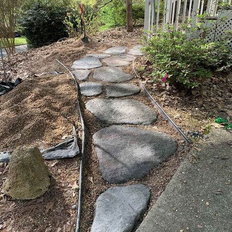 Make natural looking DIY concrete stepping stones or pavers. Color the concrete and mold it into the shape of real fieldstones or flagstones. Finally, the DIY Concrete Stepping Stones are finished. It’s a project I wanted to do last year because when we moved into this rental home, we quickly decided that we wouldn’t use the front door to go in and out of the house. Why?Because the existing path from the driveway to the door was 6” deep with pebbles. To walk on it, I kid you not, was l… Stone Pathway Ideas, Stepping Stone Pathway, Concrete Pathway, Stepping Stone Walkways, Flagstone Pavers, Pathway Ideas, Pavers Diy, Stepping Stone Molds, Concrete Path