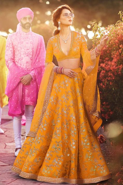 Sabyasachi Lehenga Bridal, Sabyasachi Bridal, Blouse Lehenga, Lehenga Choli Designs, Sabyasachi Lehenga, Yellow Lehenga, Party Wear Lehenga Choli, Lengha Choli, Green Lehenga