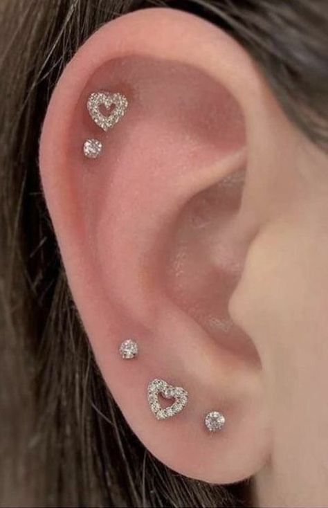 Two Ear Piercings Aesthetic, 2 Lobe And Helix Piercing, Ear Piercing Ideas Studs, Helix Earrings Ideas, Women Piercings Ideas, Cute Percinings, Elegant Piercings Ears, Aesthetic Piercings Ear, Piercings Oreja Aesthetic