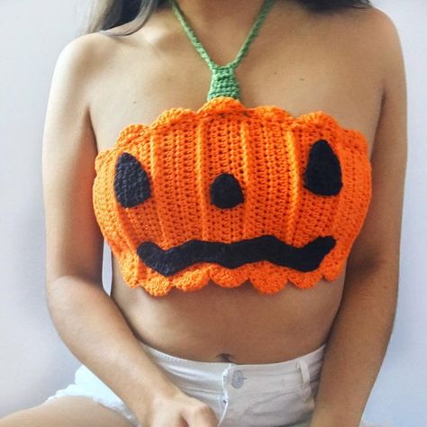 Crochet Halloween Top Pattern, Crochet Halloween Wearables, Halloween Crochet Top, Halloween Crop Top Crochet, Crochet Skull Crop Top, Crochet Halloween Costume, Crochet Halloween Patterns Free, Diy Crochet Hook, Crochet Bralette