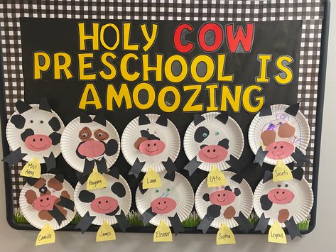 Pre K Farm Theme Classroom, Daycare Farm Theme Bulletin Boards, Farm Bulletin Boards Preschool, Farm Animal Door Decoration, Farm Animals Decorations Classroom, Farm Theme Bulletin Board Preschool, Cow Themed Bulletin Boards, Preschool Farm Bulletin Board Ideas, Pig Bulletin Board Ideas