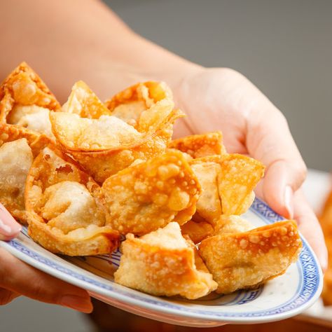 Won Ton Recipes, Pangsit Goreng, Won Ton, Fried Wontons, Wonton Recipes, Celebrity Chef, Favorite Appetizers, Celebrity Chefs, Filipino Recipes