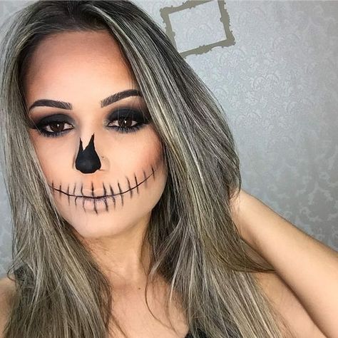 70 Scary Halloween Makeup Ideas You'll Love Easy Skeleton Makeup Diy Simple, Skeleton Makeup Easy Tutorials, Pretty Skeleton Makeup, Easy Skeleton Makeup, Skeleton Face Makeup, Halloween Skeleton Makeup, Ideas Disfraz, Unique Halloween Makeup, Vampire Makeup Halloween