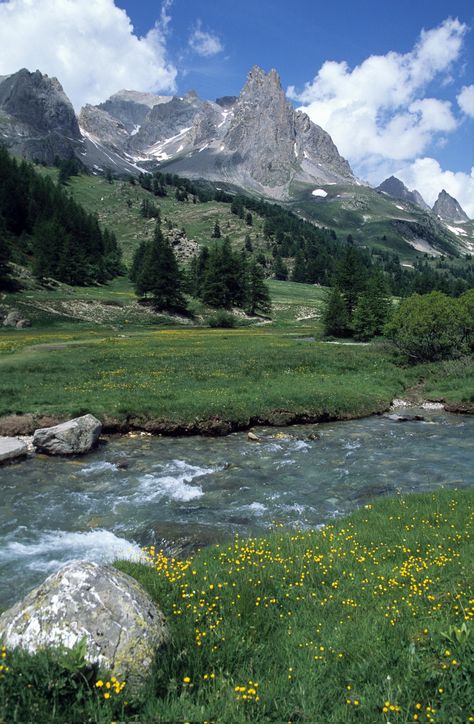 Beautiful Claree Valley in Nevache, French Alps French Alps Aesthetic, Valley Scenery, Italian Alps, French Alps, Nature Adventure, Beautiful Architecture, Pretty Places, Lily Of The Valley, Scenic Views