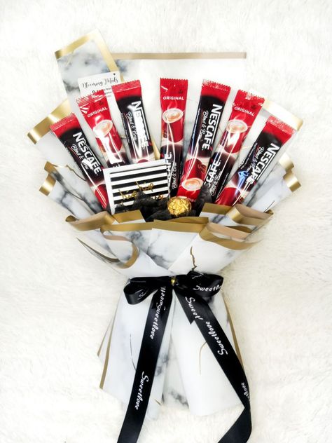 Coffee Bouquet Ideas, Coffee Bouquet Gift, Coffee Bouquet, Nescafe Coffee, Coffee Sachets, 25 December, Diy Gift Baskets, Flower Gift Ideas, Candy Bouquet