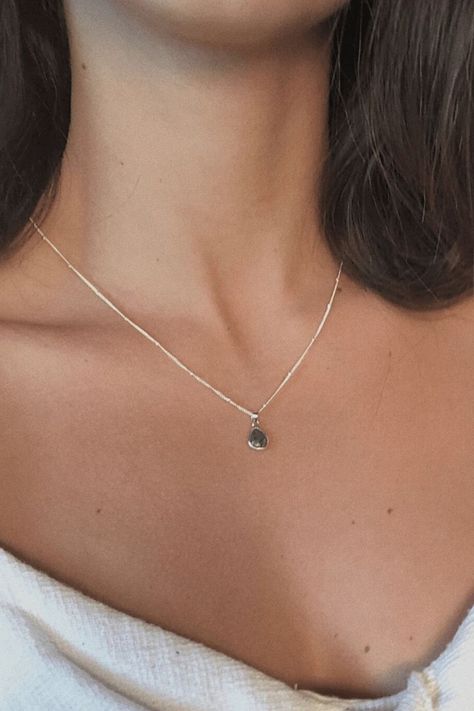 Silver Necklaces With Stones, Silver Necklaces Minimalist, Simple Silver Pendant Design, Simple Silver Jewelry Necklaces, Everyday Necklaces Silver, Silver Necklace Dainty, Silver Necklaces Simple Pendant, Layered Silver Necklaces Simple, Silver Necklace With Pendant