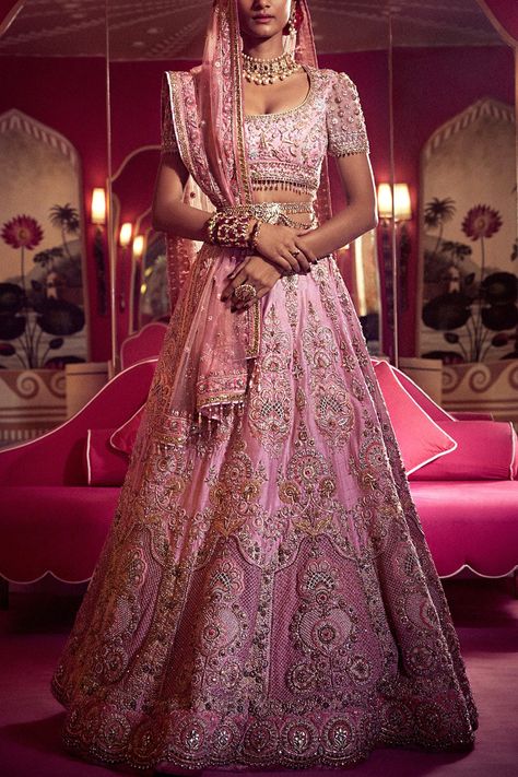 Tarun Tahiliani Lehenga, Tarun Tahiliani Bridal, Orang India, Nikkah Dress, Wedding Lehenga Designs, Anita Dongre, Designer Bridal Lehenga, Gaun Fashion, Bridal Lehenga Red