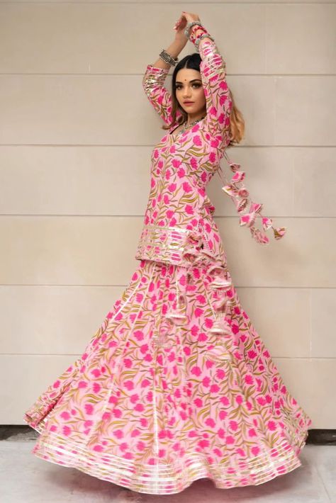 Kurta Skirt Designs Women, Ethnic Skirts, Pink Block Print, Pink Skirt Set, Bridal Anarkali, Kurta Skirt, Sharara Designs, India Dress, Pakistani Fashion Casual