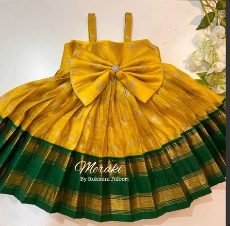 Girl Traditional Dress, Baby Dump, Kids Gowns, Traditional Baby Dresses, Pattu Pavada, Mommy Daughter Dresses, Fashion Show Dresses