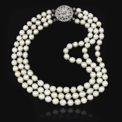 Marie Antoinette's pearls Most Expensive Pearl, Pearl And Diamond Necklace, Cultured Pearl Necklace, Royal Jewels, Natural Pearl, Royal Jewelry, Crown Jewels, Diamond Pendant Necklace, Marie Antoinette