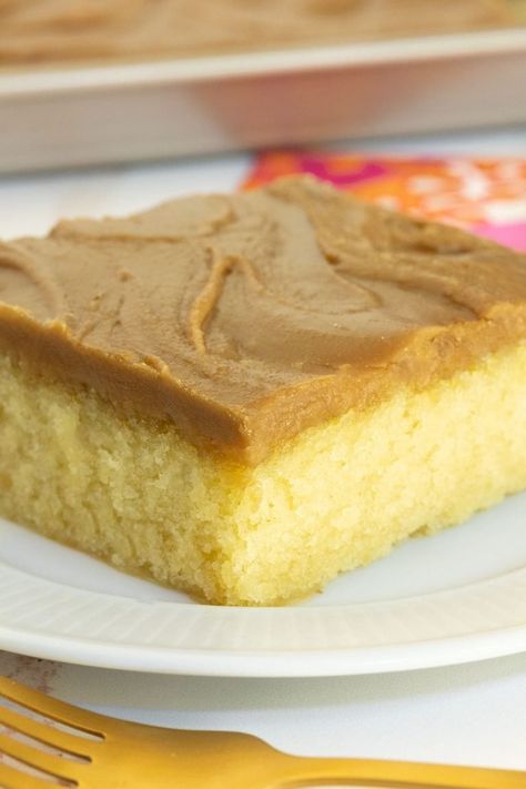 With just one bowl and a whisk, you can put together this FABULOUS Caramel Buttermilk Sheet Cake. The melt-in-your-mouth caramel icing is as easy as the cake! #whitetexassheetcake, #easysheetcake, #buttermilksheetcake, #caramelsheetcake, #ridiculouslyeasy Caramel Sheet Cake, Carmel Cake, Hot Milk Cake, Caramel Cake Recipe, Caramel Icing, Easy Caramel, Caramel Frosting, Sheet Cake Recipes, Caramel Cake