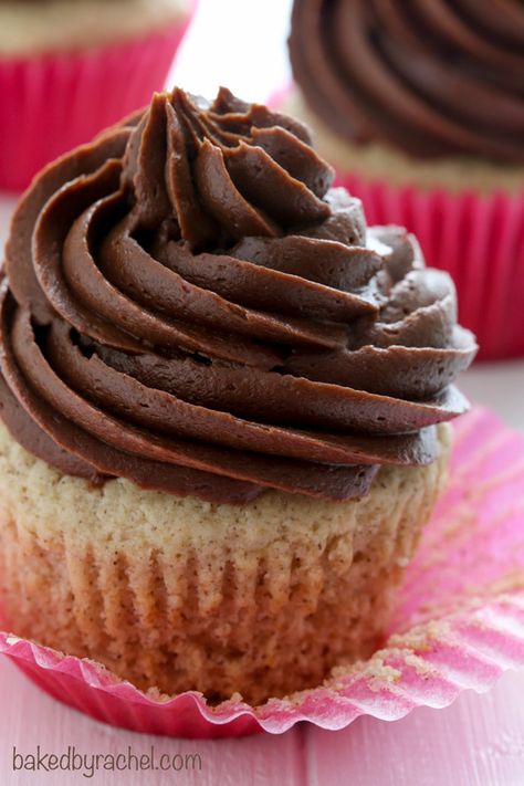 Cinnamon churro cupcakes with cinnamon-chocolate cream cheese frosting recipe from @bakedbyrachel Butter Cupcake Recipe, Chocolate Peanut Butter Frosting, Churro Cupcakes, Frost Cupcakes, Chocolate Buttercream Frosting Recipe, Chocolate Cream Cheese Frosting, Peanut Butter Cupcakes, Recipes With Whipping Cream, Chocolate Whipped Cream