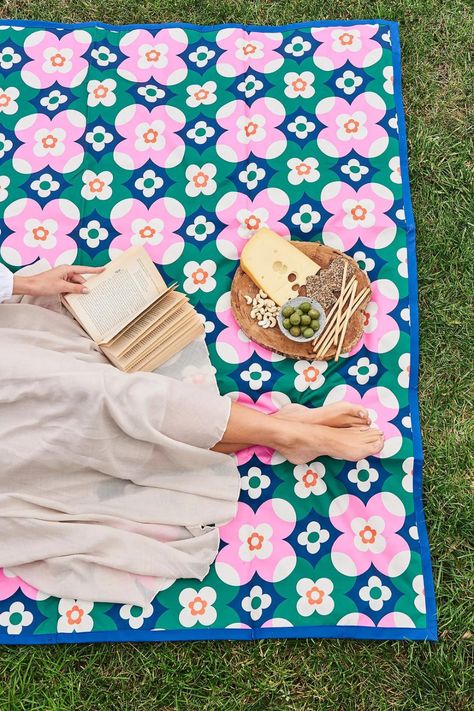 Floral Picnic, Picnic Hamper, Picnic Essentials, Fabric Photography, Pinterest Room Decor, Perfect Picnic, Picnic Mat, Picnic Rug, Christmas Gift Decorations