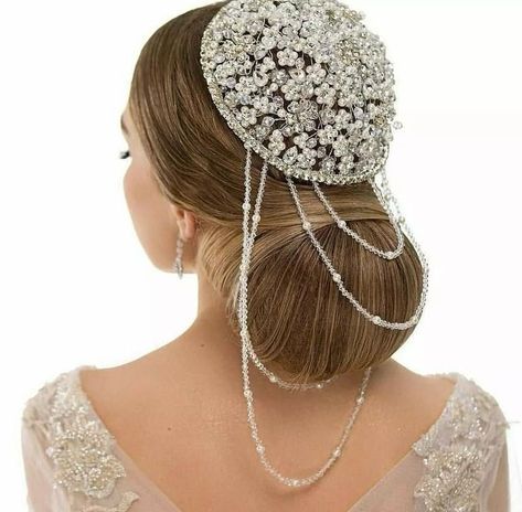 Headpiece 😍 Luxury Rhinestone Evening Headpieces, Luxury Elegant Beaded Headpieces, Elie Saab Headpiece, Glamorous Crystal Headpiece With Rhinestones, Luxury Silver Headpiece With Crystal Embellishments, Wedding Hair Half, Classy Photography, Architecture Drawing Art, Bridal Jewelry Sets