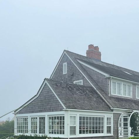 Nantucket Fine Living on Instagram: "Early morning fog is so peaceful! #baxterroad #nantucketfineliving #fog #summer2023" Nantucket Style Homes Exterior, Nantucket Exterior, Nantucket Fall, Nantucket Homes, Nantucket House, Nantucket Style Homes, Nantucket Cottage, Nantucket Home, Tiny House Village