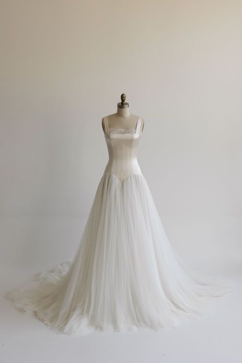 weddingdress dress bride2025 weddinginspo couture bridal Wedding Dresses 50s, Column Wedding Dress, Vogue Wedding, Victorian Wedding, White Balance, Princess Dresses, Custom Wedding Dress, High Society, Pretty Wedding