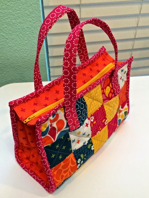 All Free Sewing Patterns, Quilted Bags And Totes Patterns, Quilted Purse Patterns, Quilted Bag Patterns, Quilting Digest, Tote Bag Pattern Free, Patchwork Tote Bags, Diy Bag Designs, Bag Pattern Free