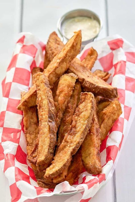 Best Homemade Potato Wedges (Crispy Fried) - CopyKat Recipes Crispy Potato Wedges Fried, Deep Fried Potato Wedges, Russet Potato Wedges, Potato Wedges Crispy, Best Potato Wedges, Potato Wedges Fried, Fried Potato Wedges, Homemade Potato Wedges, Seasoned Potato Wedges