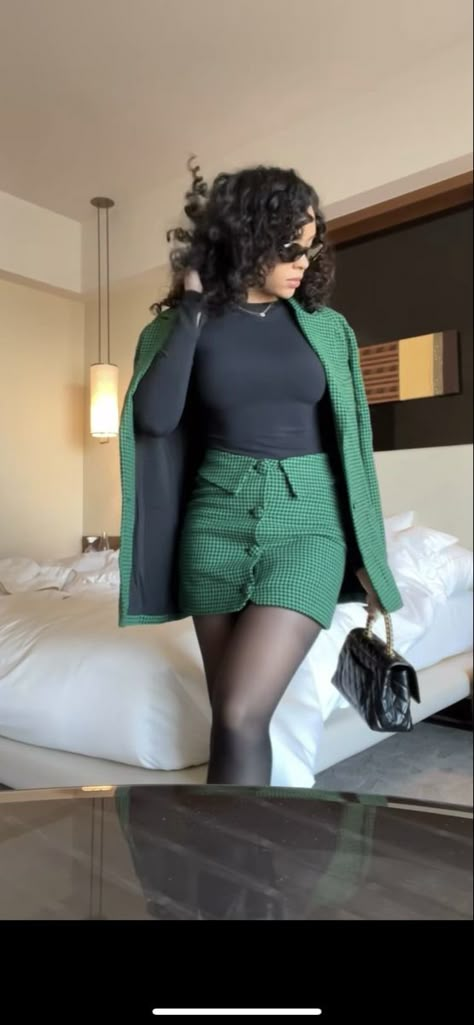 Skirt Suit Black Women, Realtor Outfits Black Women, Office Baddie Aesthetic, Baddie Office Outfits Black Women, Office Outfit Black Women, Elegant Outfits Black Women, Corporate Attire Women Skirt, Museum Outfit Black Women, Corporate Baddie Black Women