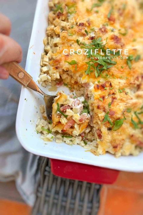 Croziflette is a French pasta bake with local crozets, bacon and reblochon cheese. One of my favorite French Alps mountain dishes! French Pasta, Yummy Food Ideas, Thanksgiving Family Dinner, Pasta Varieties, Cooking With White Wine, Thanksgiving Dinner Recipes, Fondue Recipes, Easter Dinner Recipes, Baked Bacon