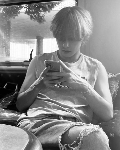 Taehyung Instagram, V Smile, Bts Cute, V Bts Wallpaper, Bts Aesthetic, Most Handsome Men, Bts Members, Daegu, V Taehyung