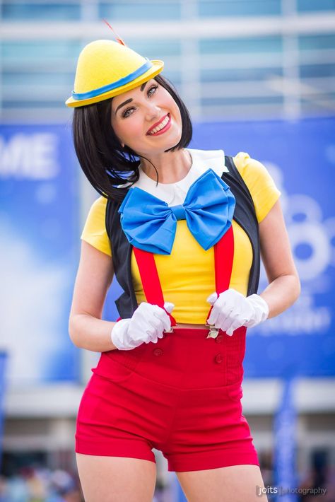 Pinocchio-Pinocchio Gender Bend Cosplay, Cosplay Disney, Diy Kostüm, Disney Halloween Costumes, Running Costumes, Dapper Day, Disney Cosplay, Disney Costumes, Cute Halloween Costumes