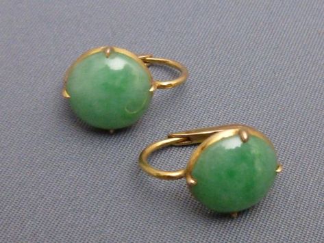 18CT GOLD JADE EARRINGS Basic Jewelry, Jade Earrings, India Jewelry, Gold Earrings Designs, Jade Ring, Jewelry Design Necklace, Jade Jewelry, Antique Jewellery, Ear Jewelry