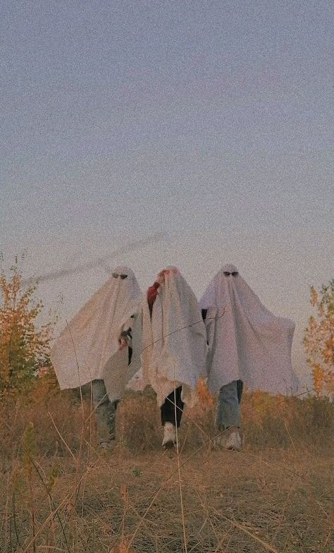 Ghost People Aesthetic, Ghost Pictures Halloween, Aesthetic Ghost Pfp, Ghost Photoshoot Aesthetic, Ghost Trend, Ghost Pics, Aesthetic Ghost, Ghost Aesthetic, Ghost Photo