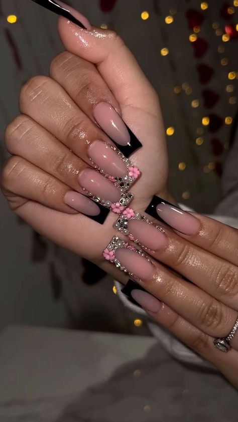 Black Nails Baddie, Medium Long Nails Ideas, Nails Birthday Design Ideas, Black Junk Nails, Black Birthday Nails, Fly Nails, Acrylics Nails, Birthday Nail, Top Nails