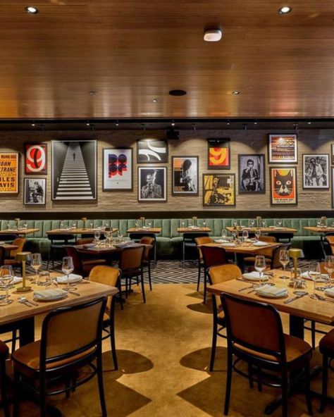 @ummochicago is a restaurant we love to look to for inspiration! Their contemporary gallery wall is the perfect blend of sophistication and chic. 📸 : @ummochicago Artwork In Restaurant, Restaurant Gallery Wall, Chicken Restaurant Interior, Vintage Restaurant Interior, Trendy Restaurant Design, Family Restaurant Interior Design, Retro Restaurant Design, Restaurant Layouts, Vintage Restaurant Design