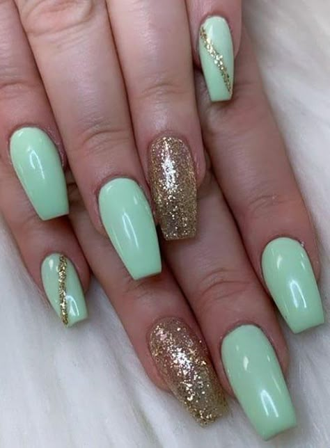 Green Nails For Quince, Green Nails For Homecoming, Nails Mint Green, Acrylic Nails Summer, Summer Nails 2023, Mint Green Nails, Mint Nails, Finger Paints, Green Acrylic Nails