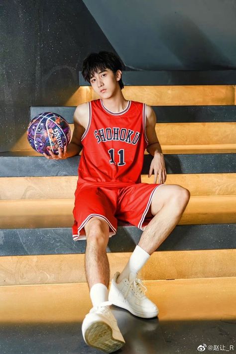 Basketball Jersey Outfit, Rukawa Kaede, Kpop Fashion Men, Sports Drawings, Basketball Clothes, Men Photoshoot, Handsome Asian Men, Jersey Outfit, Sports Models