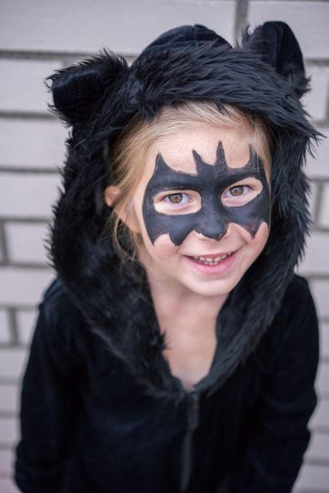 Chelsee from The House of Hood Blog shares last minute Amazon Prime costume ideas for kids! These bats will ship super quickly, so you can get them before the big day! #amazonprime #halloweencostumes #batcostume #kidscostumes #halloween Bat Makeup Halloween Kids, Bat Costume Makeup, Bat Face Paint, Bat Makeup, Easy Halloween Face Painting, Costume Ideas For Kids, Snazaroo Face Paint, Bat Halloween Costume, Bat Face