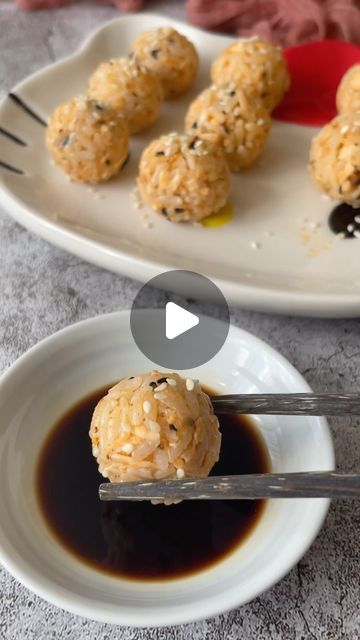 Sienna Heying on Instagram: "Spicy Salmon Rice Balls 🍙

Mix together salmon, kewpie mayo, sriracha, furikake, rice and sesame oil then roll into balls. 🍘
 ⠀⠀⠀⠀⠀⠀⠀⠀⠀⠀⠀⠀

⠀⠀⠀⠀⠀⠀⠀⠀⠀⠀⠀⠀
 ⠀⠀⠀⠀⠀⠀⠀⠀⠀⠀⠀⠀
 ⠀⠀⠀⠀⠀⠀⠀⠀⠀⠀⠀⠀
 ⠀⠀⠀⠀⠀⠀⠀⠀⠀⠀⠀⠀
 ⠀⠀⠀⠀⠀⠀⠀⠀⠀⠀⠀⠀ 
 ⠀⠀⠀⠀⠀⠀⠀⠀⠀⠀⠀⠀

 ⠀⠀⠀⠀⠀⠀⠀⠀⠀⠀⠀⠀

 ⠀⠀⠀⠀⠀⠀⠀⠀⠀⠀⠀⠀

🪷🪷🪷🪷🪷🪷🪷🪷🪷🪷🪷🪷🪷🪷

#YC_SoloDelights2024 #YumClub
@cupsofrice @curlingup_ann
@kitchxenera @kitchenwanderings

@miss_in_kitchen @chandralikke20
@favglobalfoodies #favglobalfoodies
#FavGlobalFoodiesGrains 

#reelsforyou #mealsandreels #foodblogger #foodlover #foodgasm #salmonroll #foodies #salmon #foodblog #explorepage #sriracha #foryou #igers #igreels #thefoodieinitiative #pdxfoodie #fish #worldspinoyhomechefs #globalfoodreboot #cookingwiththeEATgirls #AAPIfoodiefam #tastemademedoit #internationalfoo Salmon Rice Balls, Kewpie Mayo, Salmon Roll, Salmon Rice, Spicy Salmon, Salmon And Rice, Rice Balls, Global Recipes, Sesame Oil