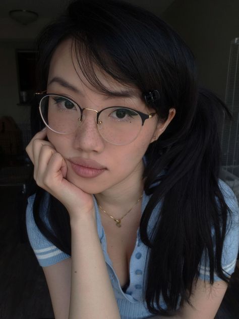 Glasses For Big Nose, Glasses For Square Face, Types Of Glasses Frames, Square Face Glasses, Different Types Of Glasses, Thick Glasses, Glasses Inspo, Classy Glasses, Really Short Hair