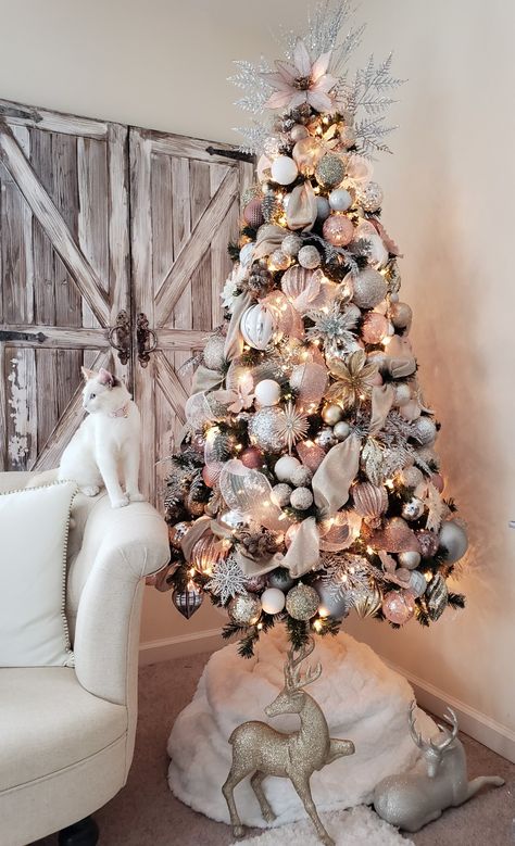 Rise Gold Christmas Tree, Christmas Tree Rose Gold And White, Black White Rose Gold Christmas Tree, White Silver Rose Gold Christmas Tree, Rose Gold And Silver Christmas Tree, Rose Gold And White Christmas Tree, Christmas Tree Ideas Rose Gold, Rose Gold Christmas Tree Ideas, Beautiful Christmas Trees Decorated