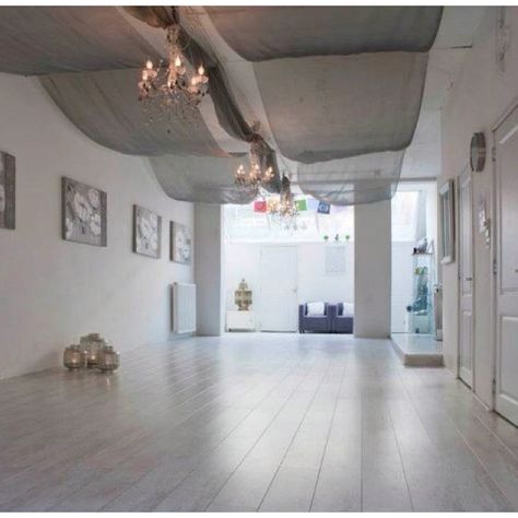 Yoga studio @ Inner Energy Shop ~ love the fabric above and chandeliers and lanterns. LOVE Studio Ceiling Ideas, Yoga Studio Ceiling, Zen Lounge, Zen Yoga Studio, Studio Ceiling, Yoga Studio Design Ideas, Yoga Spaces, Sala Yoga, Yoga Zone