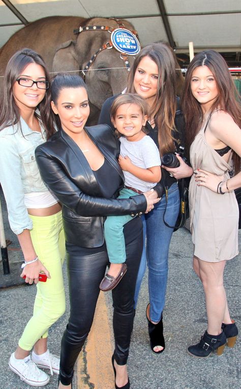 Kardashian Girls, Estilo Kardashian, Looks Kylie Jenner, Kendall Jenner Photos, Kardashian Kids, Jenner Family, Kardashian Photos, Jenner Sisters, Kardashian Family