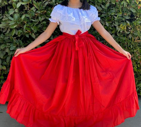 Womans Skirts, Coco Theme Party, Mexican Skirt, Mexican Blouses, Skirts And Blouses, Mexican Skirts, Red Long Skirt, Mexican Boho, Frida Kahlo Style