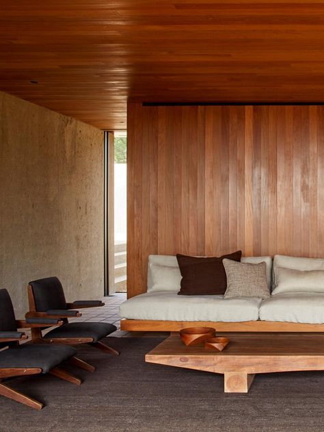 Low Seating Living Room, Interior With Wood, Seating Living Room, Brutalist Interior, Low Seating, French Apartment, Modern Architecture Interior, Living Area Design, Deco Furniture