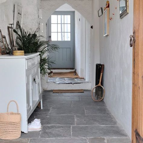 Country Hallway, Cottage Front Doors, Flagstone Flooring, Hallway Flooring, Country Cottage Decor, Style Cottage, Contemporary Cottage, Cottage Interiors, Small Hallways