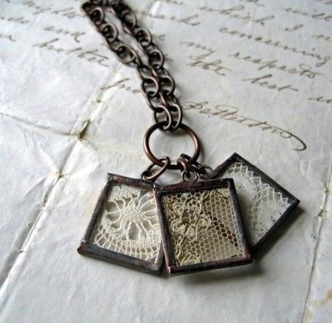 Key Necklaces, Key Crafts, Junk Jewelry, Soldering Jewelry, Vintage Jewelry Art, Key Jewelry, Antique Keys, Lace Necklace, Repurposed Jewelry