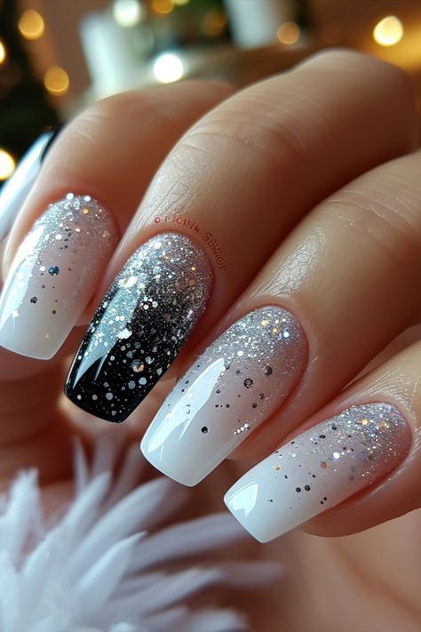 Nail Ideas Bling Art Designs, Fading Glitter Nails, Glitter Ombre Gel Nails, Ombré Silver Nails, Elegant Nails Sparkle, Shine Nail Designs, Sparkle Design Nails, Dipping Nails Ideas, Elegant Glitter Nails