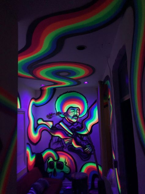 Neon Accent Wall, Trippy Led Light Art, Trippy Interior Design, Trippy Mural Ideas, Trippy Bedroom Wall Art, Graffiti Murals Bedroom, Trippy Aesthetic Room, Painting Ideas On Wall, Trippy Wall Paintings Bedroom