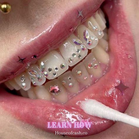 Tooth Gem Inspo that’s Kawaii as f*ck /ᐢ⑅ᐢ\ ♡ ₊˚ ꒰ ˶• ༝ •˶꒱ ♡‧₊˚ ♡ ./づ~ :¨·.·¨: ₊˚ `·..·‘ ₊˚ ♡ 𝐋𝐢𝐧𝐤 𝐢𝐧 𝐛𝐢𝐨 𝐨𝐫 𝐜𝐨𝐧𝐭𝐚𝐜𝐭 𝐮𝐬 𝐟𝐨𝐫 𝐭𝐫𝐚𝐢𝐧𝐢𝐧𝐠𝐬 & 𝐬𝐞𝐫𝐯𝐢𝐜𝐞𝐬 ₊‧°𐐪♡𐑂°‧₊₊‧°𐐪♡𐑂°‧₊₊‧°𐐪♡𐑂°‧₊₊‧°𐐪♡𐑂°‧₊₊‧°𐐪♡𐑂°‧₊ #toothgem #toothgems #toothgemtechnician #toothgemtech #toothgemtraining #ukcreatives #londontoothgems #hellokitty Tooth Gem Placement, Gem Placement, Teeth Gems, Gem Logo, Pretty Teeth, Grillz Teeth, Tooth Gems, Tooth Gem, Teeth Jewelry