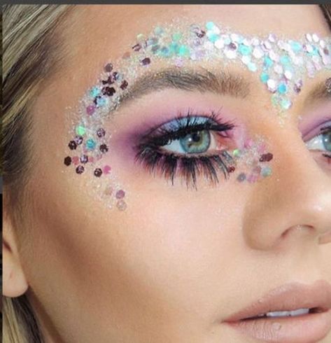 Face Paint Festival, Festival Face Glitter, Glitter Makeup Festival, Festival Glitter Makeup, Glitter Face Makeup, Mermaid Face Paint, Festival Face Gems, Glitter For Face, Glitter Face Paint