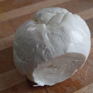 Instant Pot Mozzarella Cheese, Homemade Mozzarella Cheese Without Rennet, Making Fresh Mozzarella, How To Make Fresh Mozerella, Homemade Mozzarella With Vinegar, Mozarella Homemade How To Make, 2 Ingredient Mozzarella Cheese, Easy Mozzarella Cheese Recipe, How To Make Motzerrela